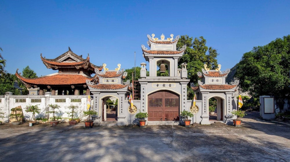 Nhat Tru Pagoda attracts thousands of Buddhists